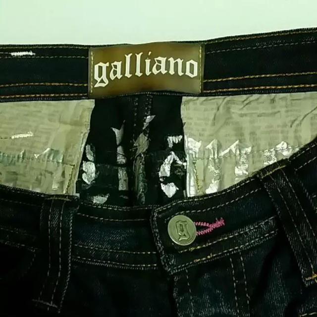 John Galliano(ジョンガリアーノ)のジョン・ガリアーノ☆ガリアーノ☆デニム☆ショートパンツ レディースのパンツ(ショートパンツ)の商品写真