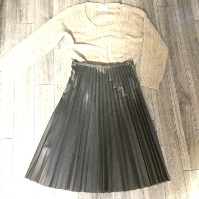 TOMORROWLAND(トゥモローランド)のDES PRES:レザースカート レディースのスカート(ひざ丈スカート)の商品写真