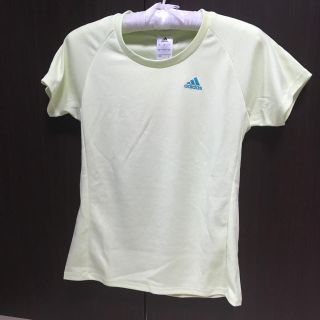 アディダス(adidas)のadidas Tシャツ(Tシャツ(半袖/袖なし))