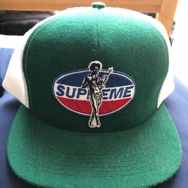 Supreme(シュプリーム)の月末までだ〜さん様専用 キャップ  supreme×ヒステリックグラマーコラボ メンズの帽子(その他)の商品写真