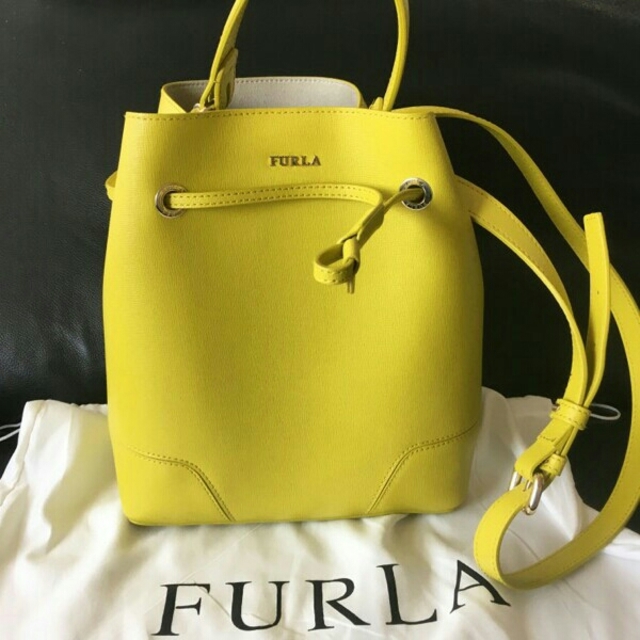 Furla(フルラ)のフルラ ステイシー イエロー バケツバッグ  ショルダー  レディースのバッグ(ショルダーバッグ)の商品写真