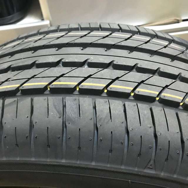 タイヤ4本 235/50R18 新車外し アルファードタイヤ