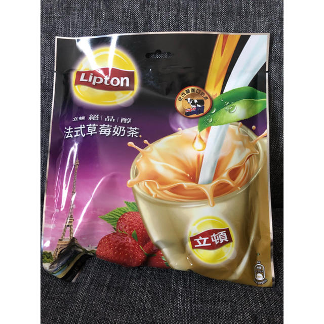 台湾 リプトン いちごミルクティー 紅茶 食品/飲料/酒の飲料(その他)の商品写真