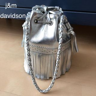 ジェイアンドエムデヴィッドソン(J&M DAVIDSON)の新品同様⭐️J&M Davidson カーニバル ショルダーバッグ S シルバー(ショルダーバッグ)