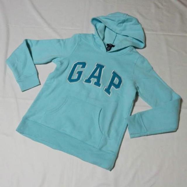 GAP(ギャップ)の★GAP　ロゴマーク付きのパーカー　★最終値下げ キッズ/ベビー/マタニティのキッズ服女の子用(90cm~)(ジャケット/上着)の商品写真