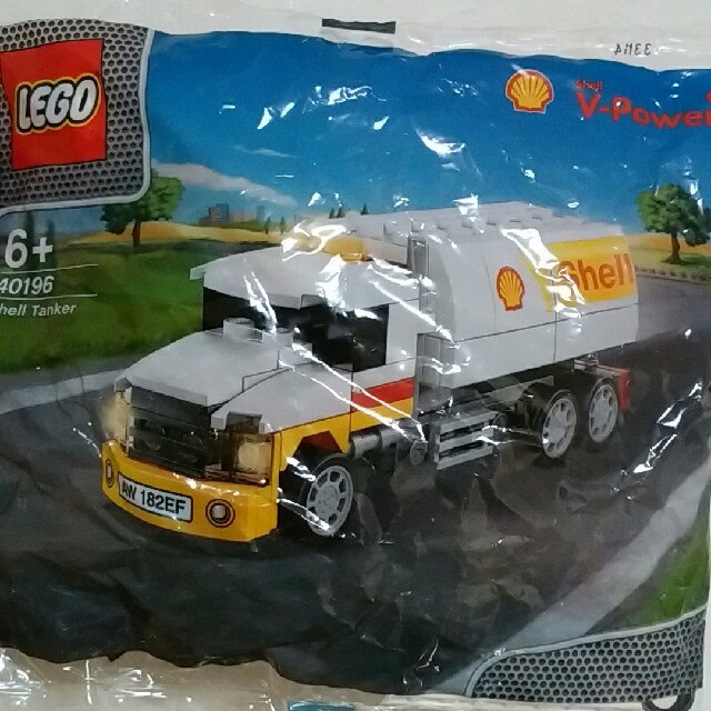 Lego(レゴ)のクウ様専用　LEGO　レゴ　フェラーリ＆タンクローリー　昭和シェル　新品未使用 キッズ/ベビー/マタニティのおもちゃ(電車のおもちゃ/車)の商品写真