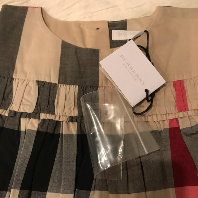 BURBERRY(バーバリー)のいちご様ご専用 新品 バーバリーワンピース 2y92cm&3y キッズ/ベビー/マタニティのキッズ服女の子用(90cm~)(ワンピース)の商品写真