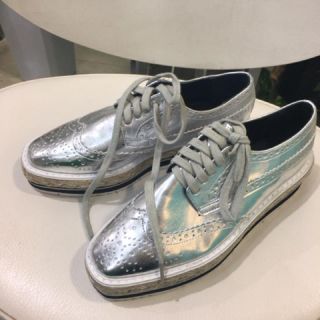 ザラ(ZARA)の新品 シルバー✨(ローファー/革靴)