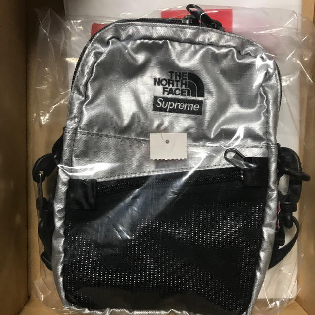 Supreme(シュプリーム)のSupreme North Face Metallic Shoulder Bag メンズのバッグ(ショルダーバッグ)の商品写真