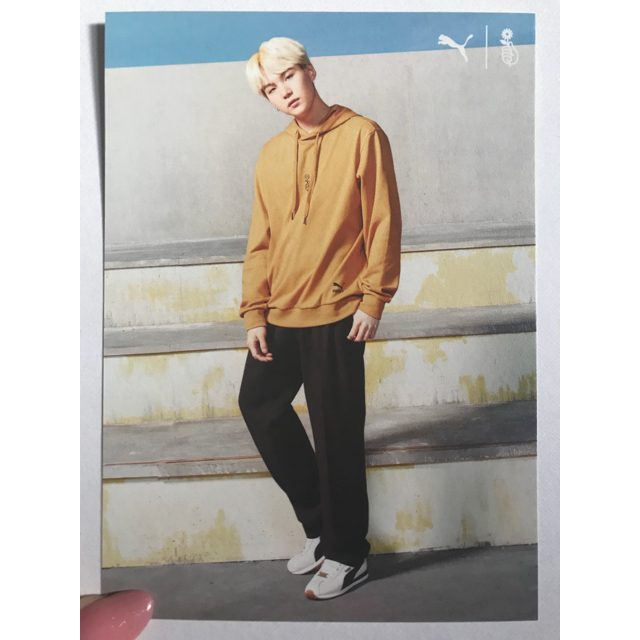 防弾少年団(BTS)(ボウダンショウネンダン)のBTS puma 非売品ポストカード SUGA メディヒールパック付き エンタメ/ホビーのタレントグッズ(アイドルグッズ)の商品写真