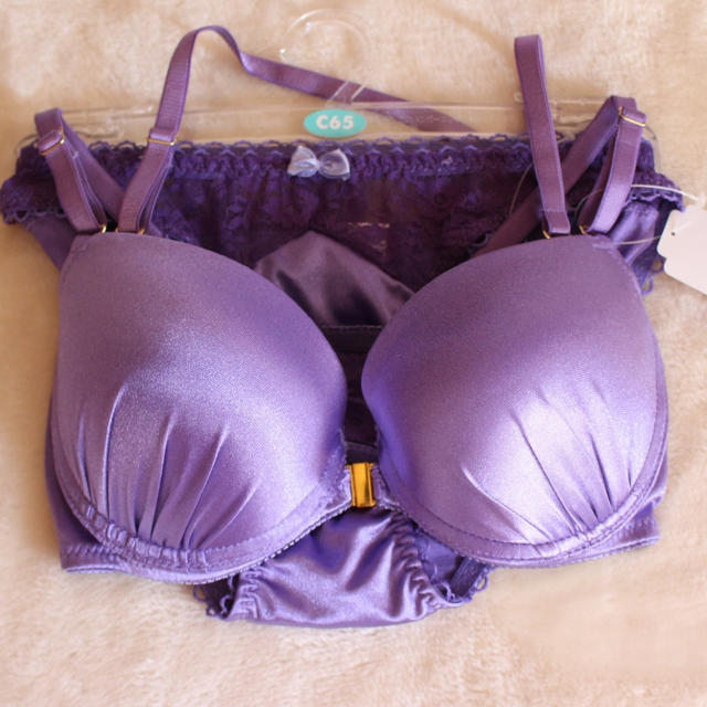 【新品:C65】シンプルな紫のブラ・ショーツセット レディースの下着/アンダーウェア(ブラ&ショーツセット)の商品写真