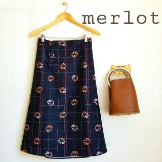 メルロー(merlot)の新作♡メルロー ザイプチェック柄 スカート 紺色(ひざ丈スカート)