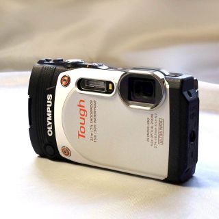 オリンパス(OLYMPUS)の新品より新品!? OLYMPUS TG-860 Tough 特典豪華！(コンパクトデジタルカメラ)