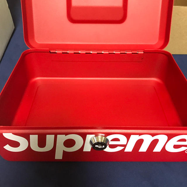 Supreme(シュプリーム)のsupreme  BOX メンズのトップス(その他)の商品写真