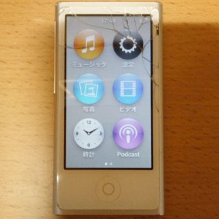 アップル(Apple)のiPod nano silver 　シルバー　16GB(ポータブルプレーヤー)