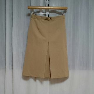 ザラ(ZARA)のベージュカラー  台形 ボックス デザイン スカート  履きやすく軽い(ひざ丈スカート)