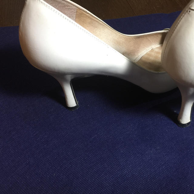 DIANA(ダイアナ)のダイアナ ホワイト パンプス 22センチ レディースの靴/シューズ(ハイヒール/パンプス)の商品写真