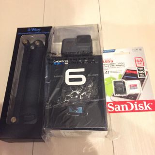 ゴープロ(GoPro)の3点セット国内正規品GoPro Hero6 Black、セルカ棒、マイクロSD(ビデオカメラ)