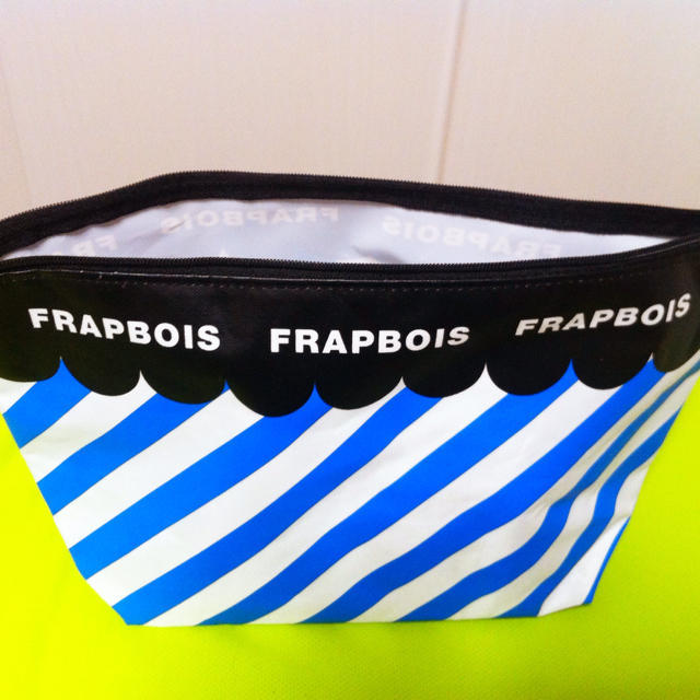 FRAPBOIS(フラボア)の新品FRAPBOIS♡ビッグポーチ レディースのファッション小物(ポーチ)の商品写真