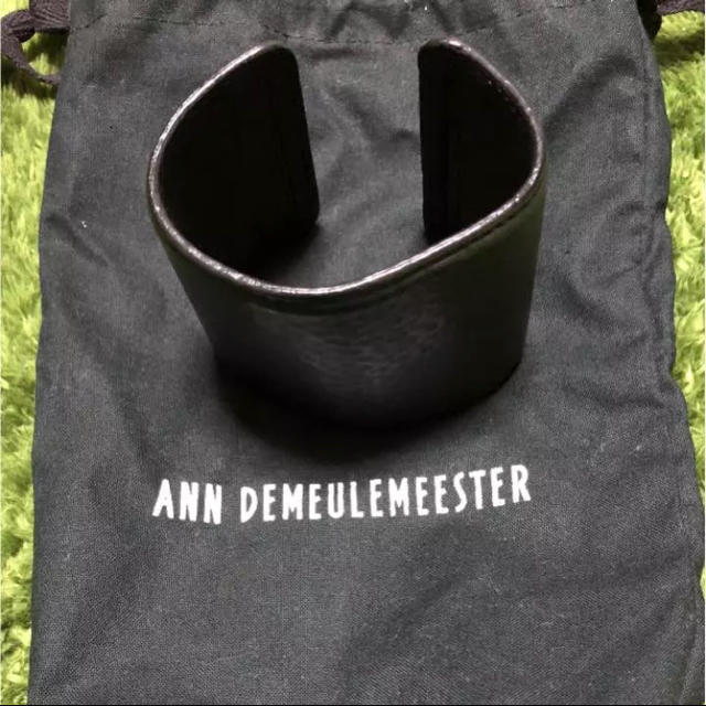 Ann Demeulemeester(アンドゥムルメステール)のアンドゥムルメステール レザーワイドバングル メンズのアクセサリー(バングル/リストバンド)の商品写真