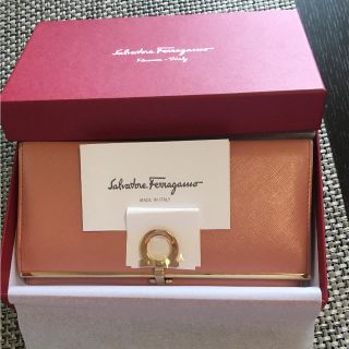 サルヴァトーレフェラガモ(Salvatore Ferragamo)の専用ページです。(財布)