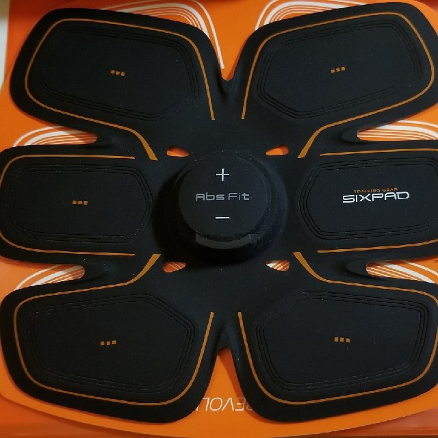 SIXPAD(シックスパッド)のシックスパッド 充電式 ジェル付き 美品 スポーツ/アウトドアのトレーニング/エクササイズ(トレーニング用品)の商品写真