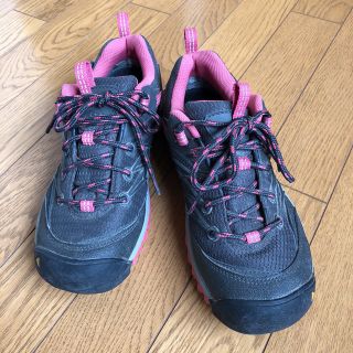 キーン(KEEN)のレディース トレッキングシューズ 24センチ(登山用品)