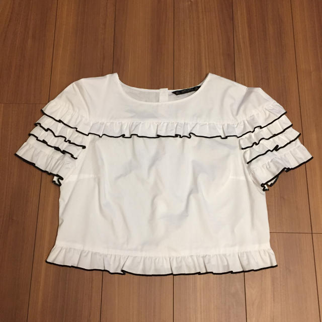 ZARA(ザラ)のzara フリルトップス レディースのトップス(カットソー(半袖/袖なし))の商品写真