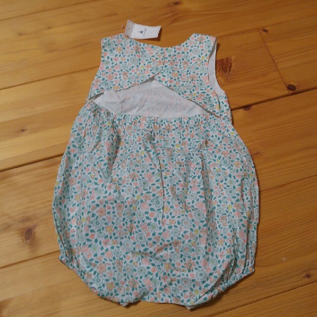 babyGAP(ベビーギャップ)の新品　花柄　ロンパース80　リバティ キッズ/ベビー/マタニティのベビー服(~85cm)(ロンパース)の商品写真