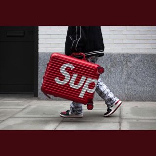 シュプリーム(Supreme)の【最安値！】シュプリーム  リモワ 45L  SUPREME RIMOWA(トラベルバッグ/スーツケース)