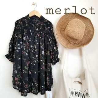 メルロー(merlot)のmerlot＊♫バンドカラー フラワー柄ブラウス(シャツ/ブラウス(半袖/袖なし))