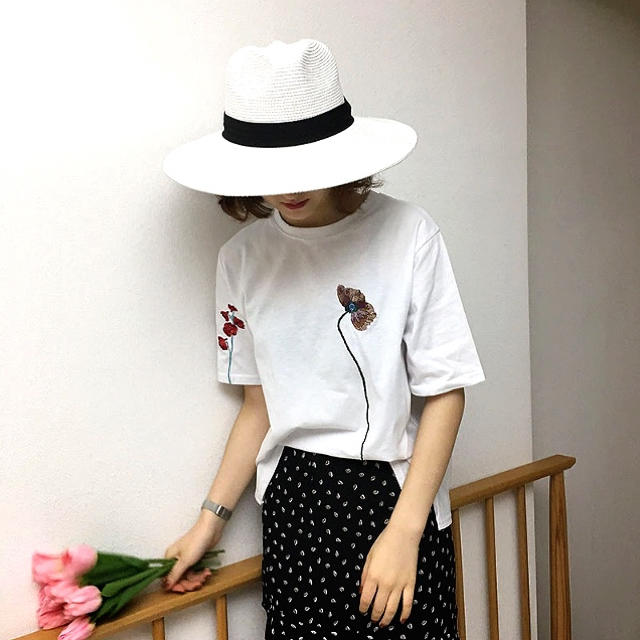 花の刺繍Tシャツ レディースのトップス(Tシャツ(半袖/袖なし))の商品写真