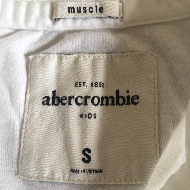 Abercrombie&Fitch(アバクロンビーアンドフィッチ)の値下げ！アバクロ キッズ＊半袖Tシャツ♪S キッズ/ベビー/マタニティのキッズ服男の子用(90cm~)(その他)の商品写真