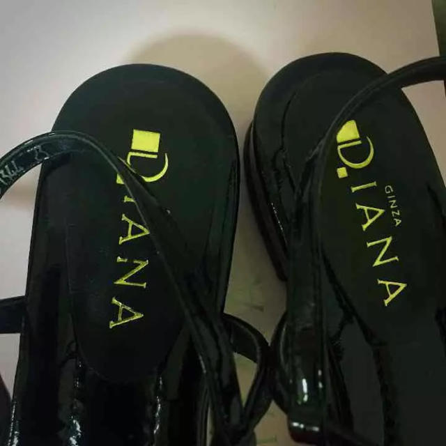 DIANA(ダイアナ)のダイアナ 美品 エナメルサンダル 23センチ レディースの靴/シューズ(サンダル)の商品写真