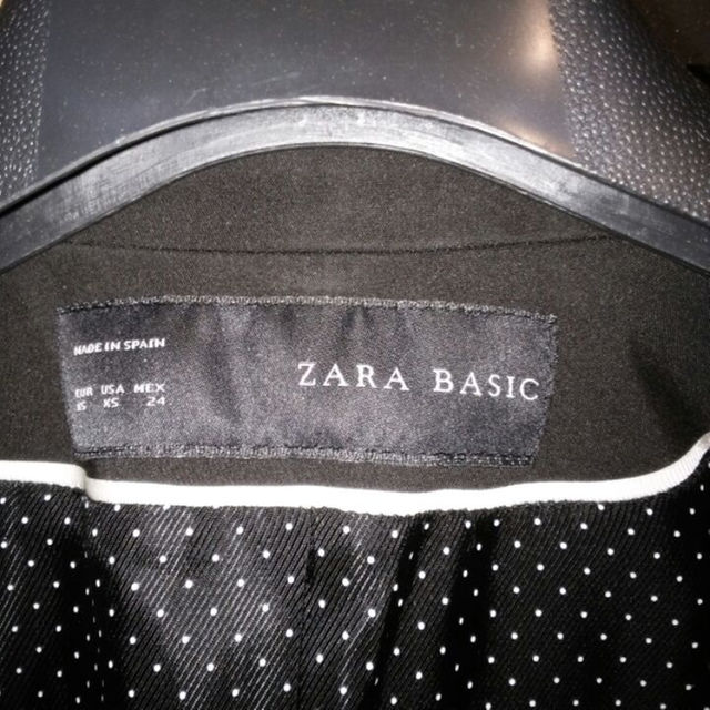 ZARA(ザラ)の値下げ！送料無料　ザラ　ZARA BASIC テーラードジャケット　黒　XS レディースのジャケット/アウター(テーラードジャケット)の商品写真