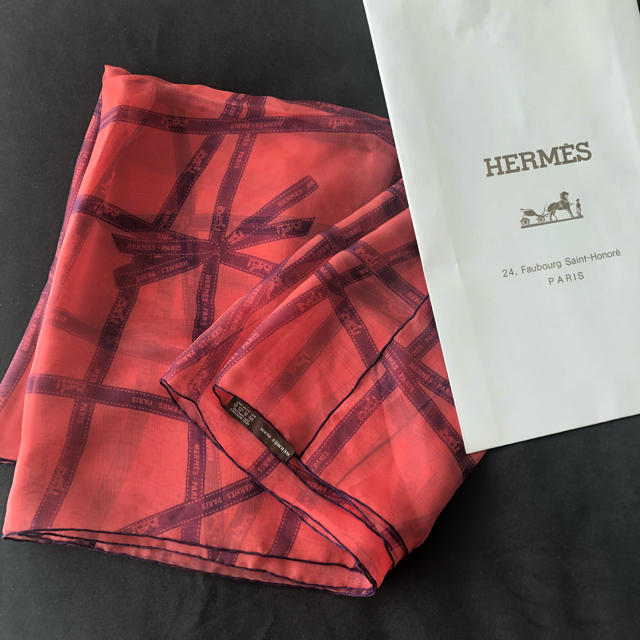 Hermes(エルメス)のココ様専用！エルメス★パリにて購入★シルク100%ストール レディースのファッション小物(ストール/パシュミナ)の商品写真