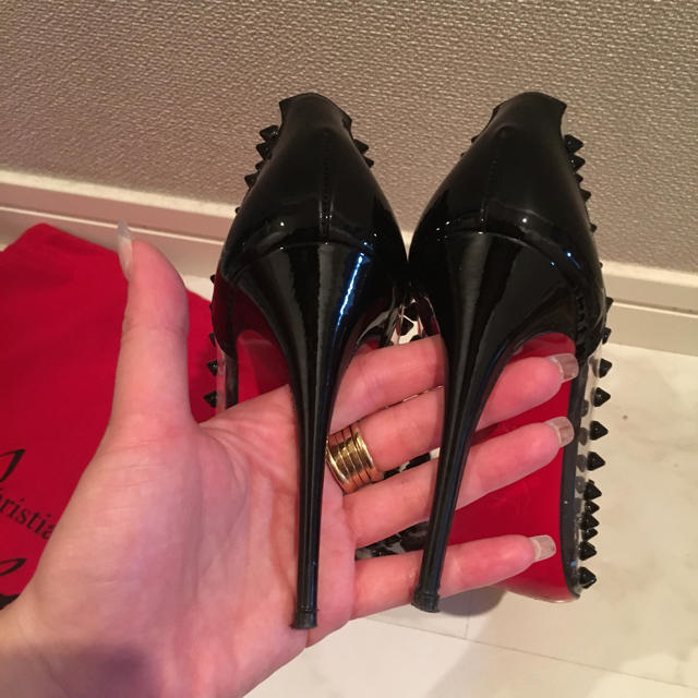 Christian Louboutin(クリスチャンルブタン)のルブタン クリア×ブラック 36 1/2 レディースの靴/シューズ(ハイヒール/パンプス)の商品写真