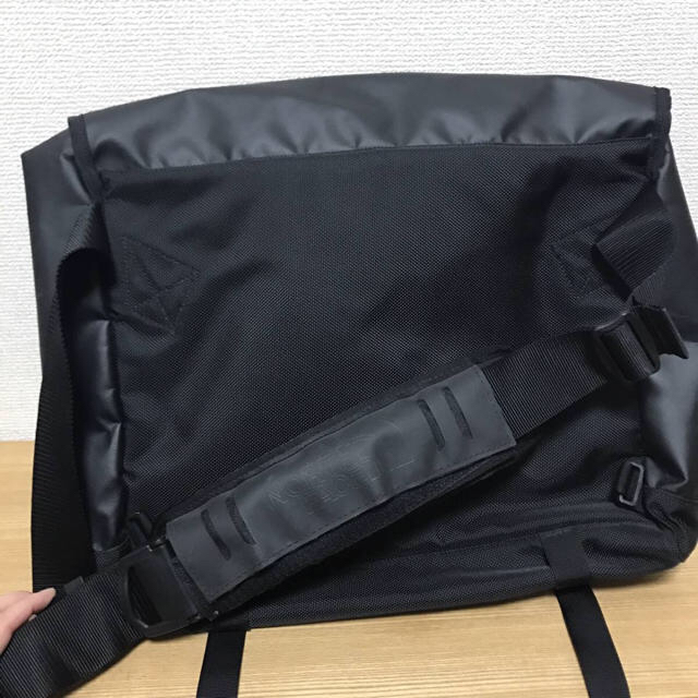 THE NORTH FACE(ザノースフェイス)の値下げ TheNorth Face メッセンジャーバッグ18L 新品 メンズのバッグ(メッセンジャーバッグ)の商品写真