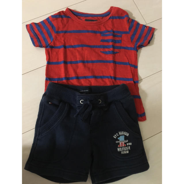 TOMMY HILFIGER(トミーヒルフィガー)のトミー  上下セット キッズ/ベビー/マタニティのベビー服(~85cm)(Ｔシャツ)の商品写真