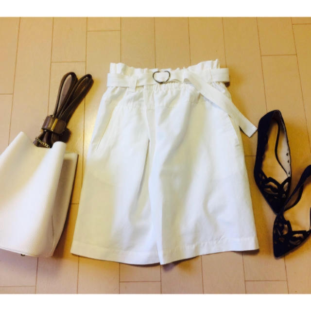 TOMORROWLAND(トゥモローランド)のトゥモローランド  マカフィー ホワイトスカート レディースのスカート(ひざ丈スカート)の商品写真
