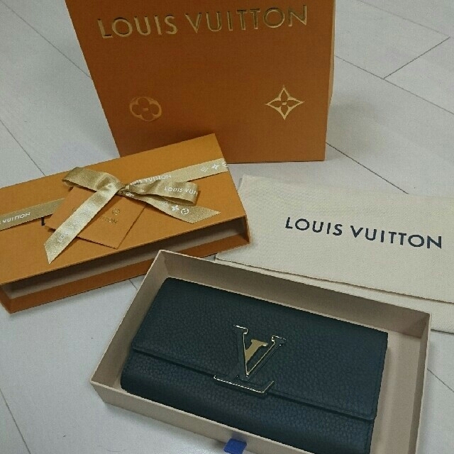 LOUIS VUITTON(ルイヴィトン)の【新品未使用】VUITTON♡カプシーヌ長財布 レディースのファッション小物(財布)の商品写真