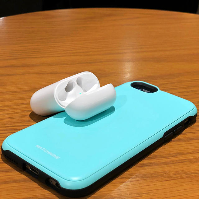 Apple(アップル)の※充電ケースのみ※Apple AirPods(MMEF2J/A) スマホ/家電/カメラのオーディオ機器(ヘッドフォン/イヤフォン)の商品写真