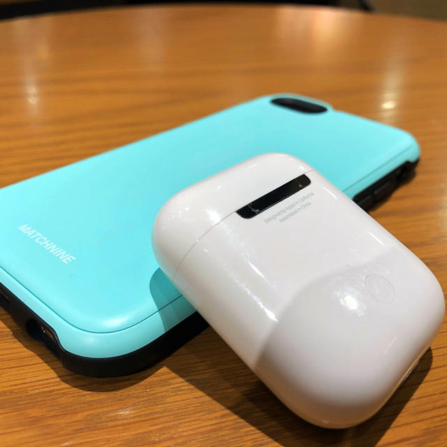 Apple(アップル)の※充電ケースのみ※Apple AirPods(MMEF2J/A) スマホ/家電/カメラのオーディオ機器(ヘッドフォン/イヤフォン)の商品写真