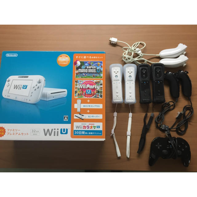 Wii U(ウィーユー)のWiiU本体 32GB ファミリープレミアムセット リモコンとヌンチャク4セット エンタメ/ホビーのゲームソフト/ゲーム機本体(家庭用ゲーム機本体)の商品写真