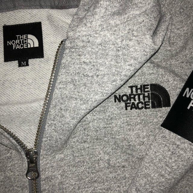 THE NORTH FACE(ザノースフェイス)のノースフェイス  パーカースクエアロゴジップフーディ メンズのトップス(スウェット)の商品写真