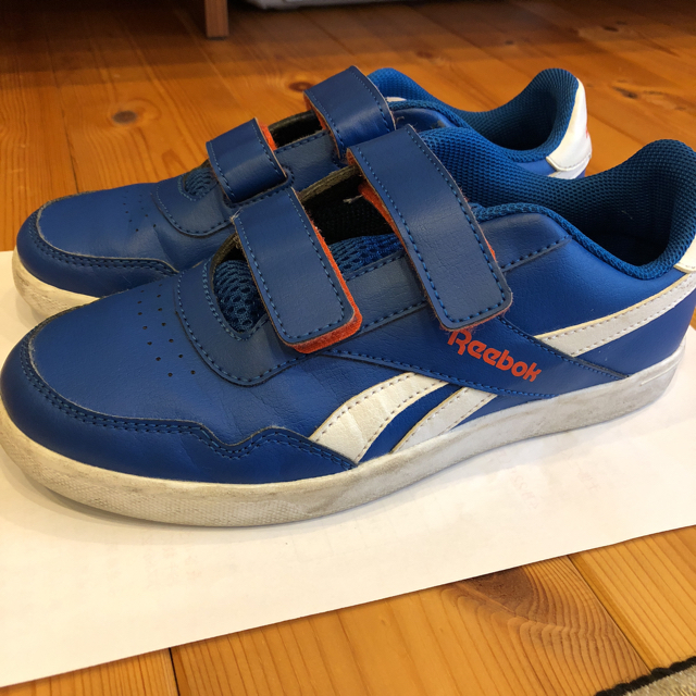 Reebok(リーボック)のリーボック 22.0 スニーカー キッズ/ベビー/マタニティのキッズ靴/シューズ(15cm~)(スニーカー)の商品写真