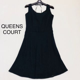 クイーンズコート(QUEENS COURT)の【美品】クイーンズコート  セレモニー 膝丈 黒ワンピース  サイズ2(ひざ丈ワンピース)