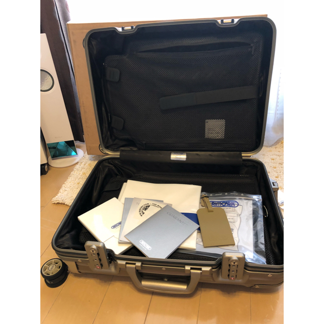 RIMOWA(リモワ)の【新品/未使用】Rimowa リモワ Topas Titanium 32L インテリア/住まい/日用品の日用品/生活雑貨/旅行(旅行用品)の商品写真