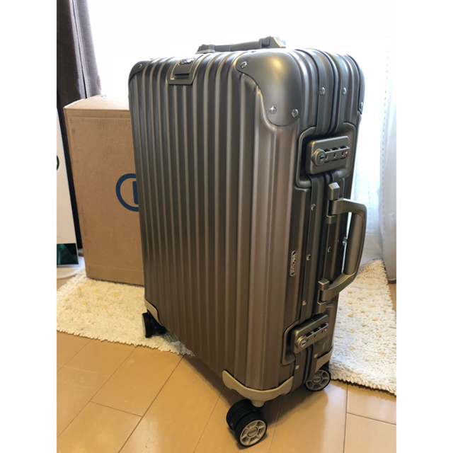 RIMOWA(リモワ)の【新品/未使用】Rimowa リモワ Topas Titanium 32L インテリア/住まい/日用品の日用品/生活雑貨/旅行(旅行用品)の商品写真