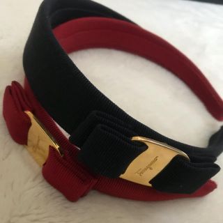 サルヴァトーレフェラガモ(Salvatore Ferragamo)のフェラガモ カチューシャ 2本セット ネイビー＆レッド(カチューシャ)